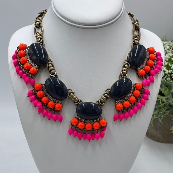 J CREW Fan Fringe statement Necklace Vibrant Fuchsia (Main Line collection) - Picture 2 of 12
